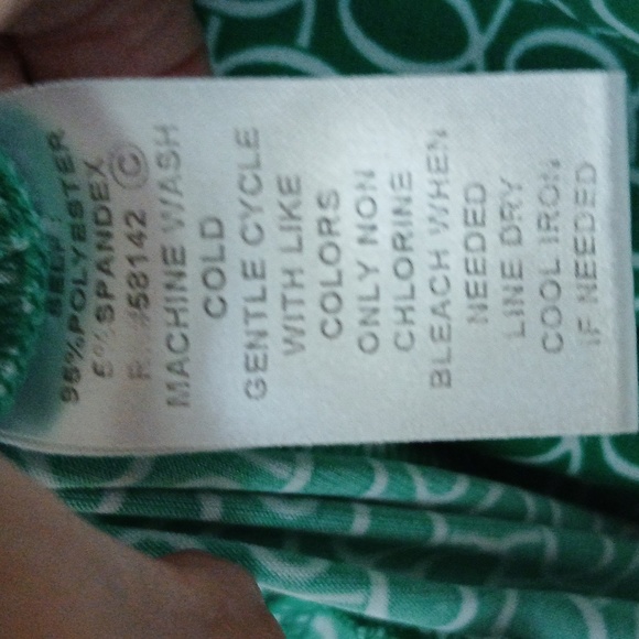 London Times green sleeveless dress size 6 has a ruffled hemline and vneck. - Picture 7 of 7